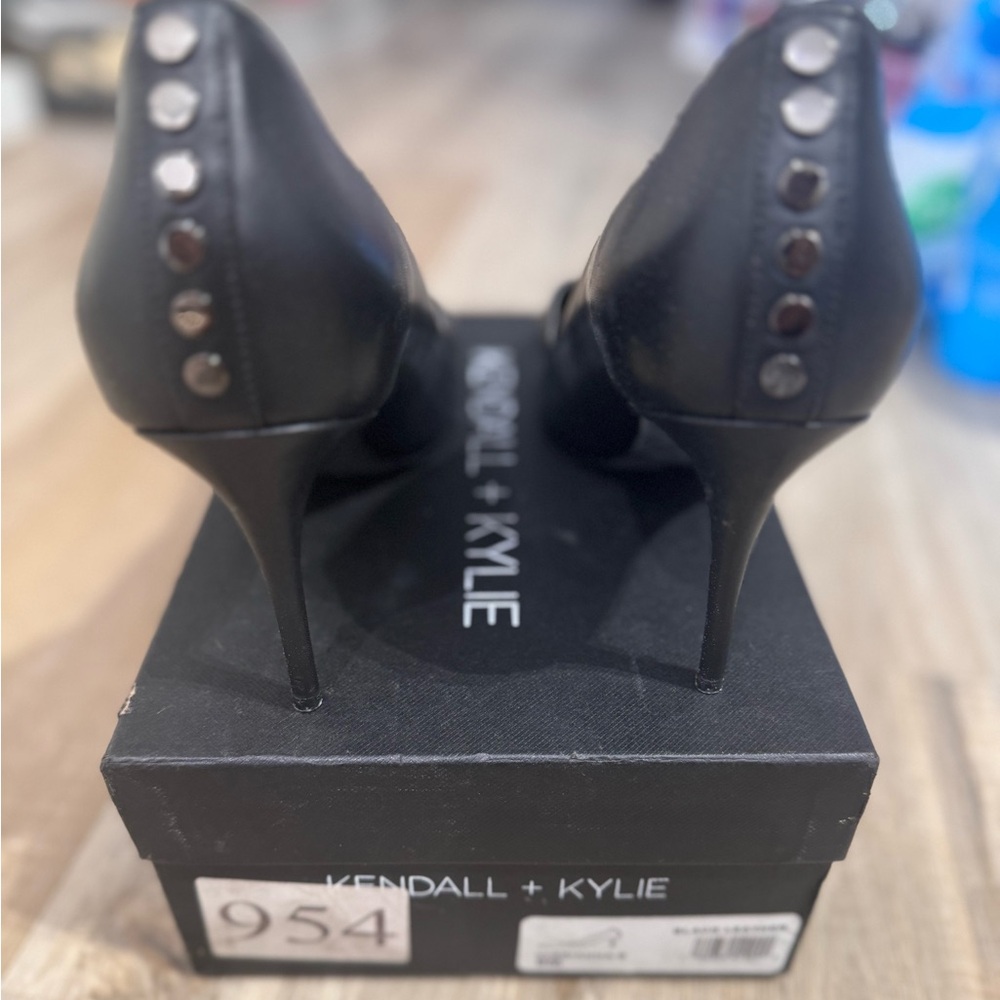 Size 8 Kendall and Kylie black leather heels with studs on back New in box